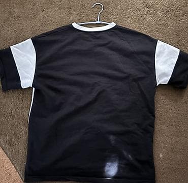 kis: Racing temalı qara-ağ unisex T‑şört - Ön dizayn: “RACING”, “Faster — 2