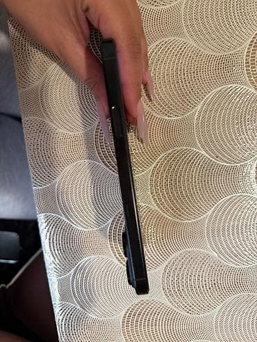 iphone 1 pro: IPhone 16 Pro Max, 256 GB, Qara, Barmaq izi, Face ID — 3