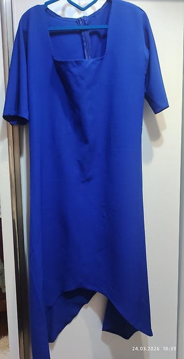 Kobalt-mavi rəngdə qadın donu - Model: qısaqoll, düz kəsim, ön