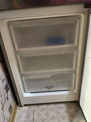 ev kamera: İşlənmiş 2 qapılı Hotpoint Ariston Soyuducu Satılır, rəng - Gümüşü — 3