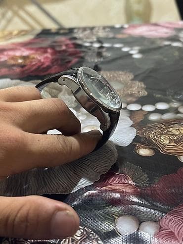 Наручные часы: Su keçirmir. Dəri kəmər ağır model. 180 manata almışdım az isdifadə — 3