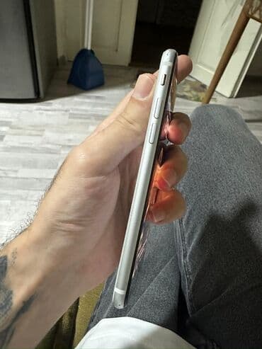 samsung note 9 qiymeti bakida: IPhone SE 2020, Ağ, Qırıq — 4