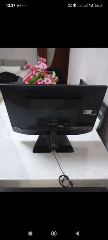 Masaüstü kompüterlər və iş stansiyaları: LG LCD monitor - Marka/model: LG (ekranda LG loqosu görünür) - Ekran — 2