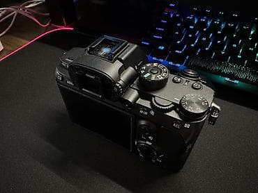 hard disk: Sony α7R III (ILCE-7RM3) tam kadr güzgüsüz fotoaparat - 42.4 MP Exmor — 3