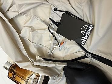 dini geyim: Ellesse anorak - Model: Ellesse yarım-fermuarlı kapüşonlu anorak - — 3