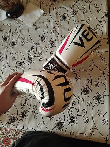 Musiqi alətləri: Venum boks əlcəkləri - Model: Venum “Professional” seriyası - Rəng — 1