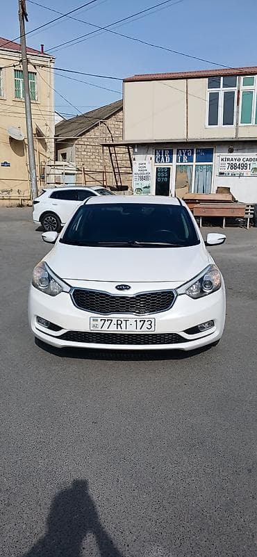 Kia Cerato (Ağ rəng, sedan) Texniki xüsusiyyətlər: - Benzin