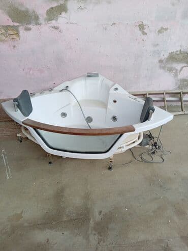 смеситель для душа: Künc tipli hidromasajlı vanna (jakuzzi) - Üçbucaq/künc dizaynı, ön — 1