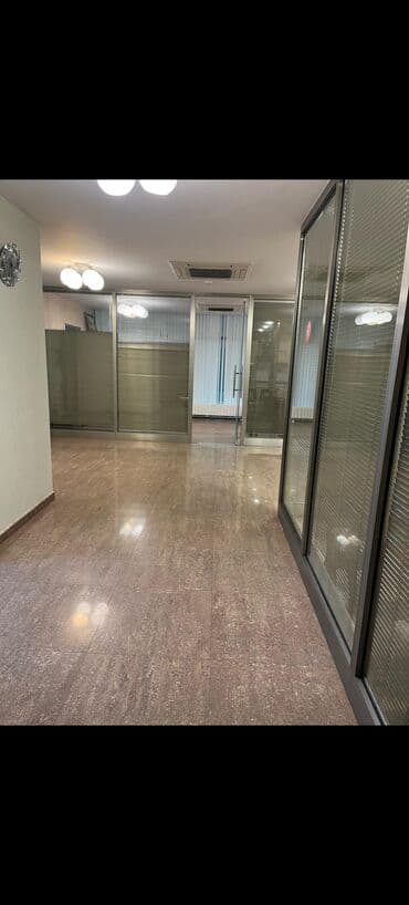 Qarajlar: Ofis sahəsi – şüşə arakəsməli, geniş vestibül və iş otaqları - İşə — 4