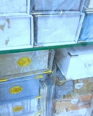 qizil alan: Hazır Ətir biznesi satılır. Kondinsaner, mebellər, vitrinlər — 6