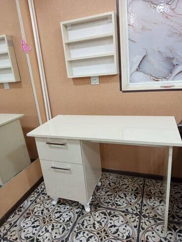 Volkswagen: Стол для маникюра — 1