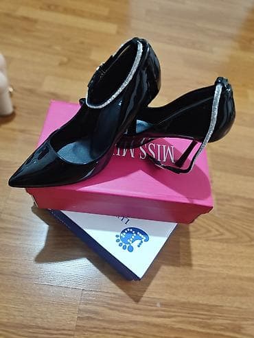 Tuflilər: Qara laklı qadın klassik tuflisi - Model: incə burunlu, stiletto — 2