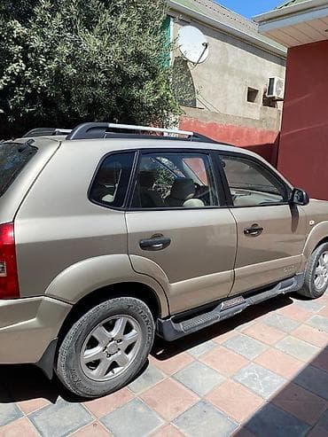 07 salon: Hyundai Tucson – kompakt krossover Xüsusiyyətlər: - Kuzov: 5 qapılı — 6