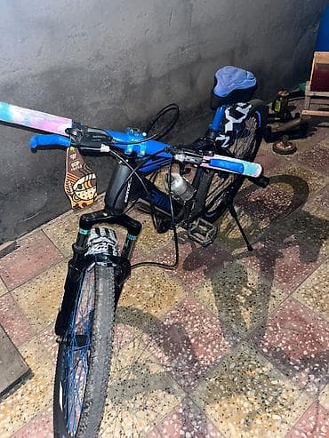 cube velosiped: BMX üslubunda dağ velosipedi - Rəng: qara-mavi aktsentlər - Çərçivə — 2