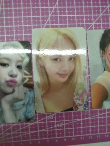 K-pop fotokartları (idol fotocard seti) əllə işlənilip əsla bükülmür — 4