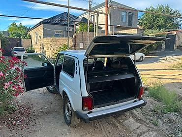 niva 4 qapi: VAZ (LADA) 4x4 Niva: 1.7 l | 2012 il 240000 km Ofrouder/SUV — 5
