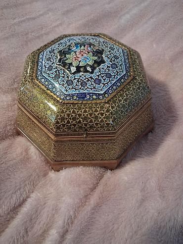 Сундуки: Sənətkarlıq taxta qutu – əl işidir, səkkizguşəli forma. - Material — 1