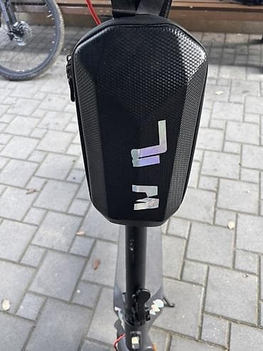 qcy t13: Xiaomi elektrik skuter - Rəng: qara, minimal dizayn - Güclü ön işıq — 1