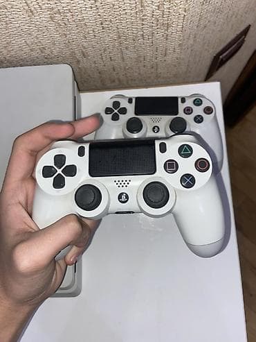 PS4 (Sony Playstation 4): PlayStation 4 Slim 2 original pult ve 3 oyun verilecek ustunde Tecili — 2