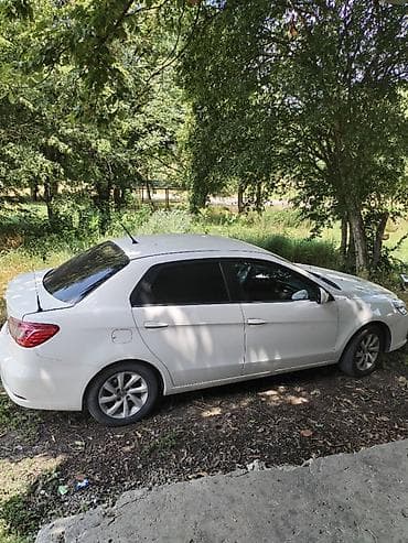 Barter var. Ağ rəngli sedan avtomobil Xüsusiyyətlər: - Kuzov: 4