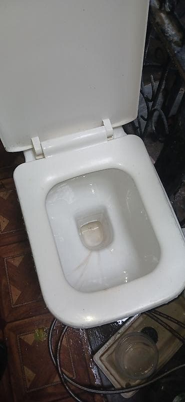 Ağ rəngli, keramikadan hazırlanmış iki hissəli unitaz. Bu unitaz lalafo.az -da Ağ rəngli, keramikadan hazırlanmış iki hissəli unitaz. Bu unitaz