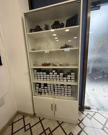 Salon ucun dolab satilir 150azn unvan merdekan vusqa2Şüşəli vitrinq