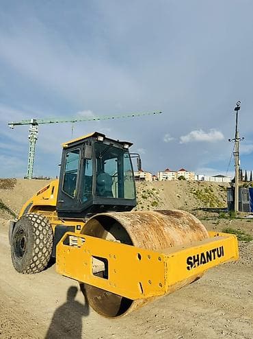 Shantui vibroval – torpaq və yol əsaslarının sıxlaşdırılması üçün ağır