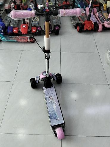 moped: Uşaq skuterı – 3 təkərli, Frozen temalı - Rəng: çəhrayı və qara — 2