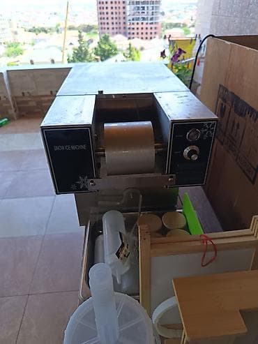 buz qablari: Dondurma hazırlamaq üçün “Snow Ice Machine” tipli aparat və — 1