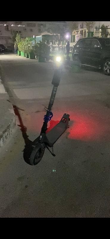 Elektrikli skuter - Şəhərdaxili rahat gediş üçün kompak təkərli