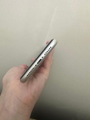 6 ekran: IPhone 11, Ağ, Face ID — 3