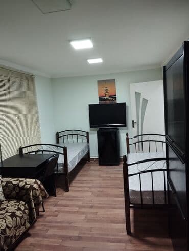 Otaqların günlük kirayəsi: Otaq yoldaşı qız axtarılır (1nəfər).Evdə hal hazırda 3 qalır. otaqda — 2