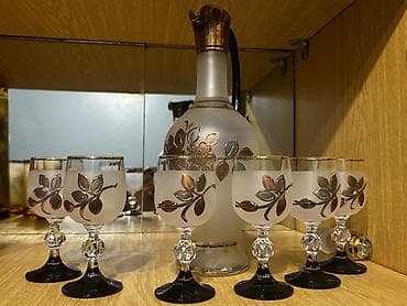 Şüşə qrafin və 6 stəkanlıq dəst - Material: qalın şüşə - Dəst: 1 ədəd