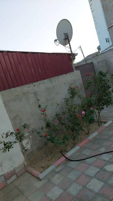 bayilda evler satilir: Qaraçuxur qəs. 3 otaqlı, 87 kv. m, Orta təmir — 8