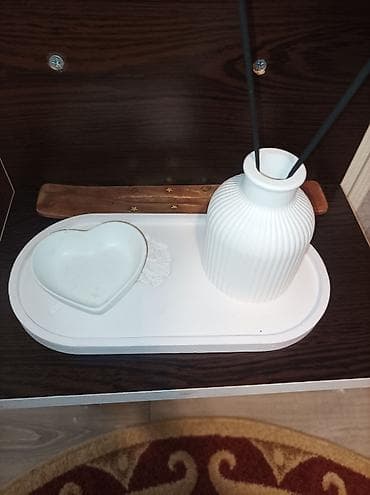 Kiçik dekorativ əşyaları, məsələn, şamlar, vazalar, zərgərlik əşyaları — 6