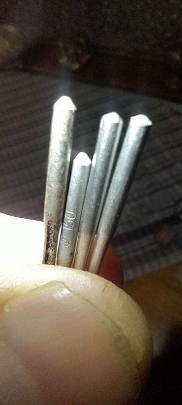 telefon 70 azn: Sovet dőnəmindən qalma keyfiyyətli 70 eded tikiş maşını úcún — 4