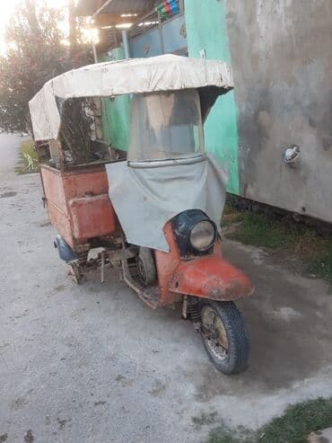 Sovet istehsalı yükdaşıma üçtəkərli moto-kolt (kabinalı karqo skuter)