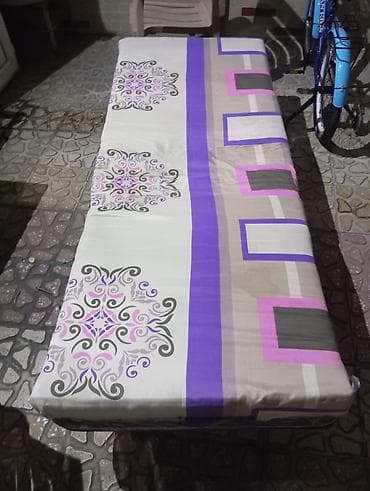 Tək nəfərlik qatlanan çarpayı işlenmiş yaxşi vezyetde - Növ