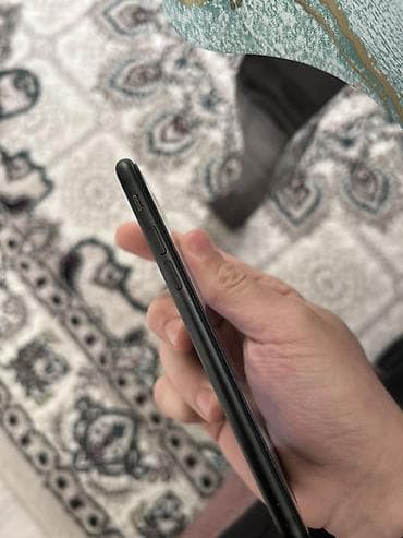 2 ci el laptop: IPhone 7, 32 GB, Qara — 9