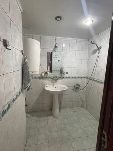 6 cı mikrorayon sumqayıt: Bakı, Yeni Günəşli Massiv D, 3 otaqlı, Köhnə tikili, 75 kv. m — 6