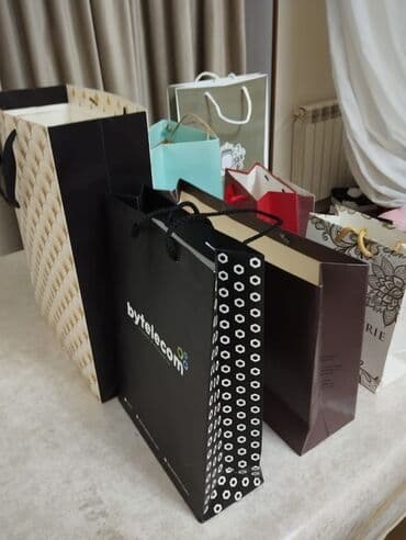 piton ayaqqabı: Hədiyə kutuları 9 edət hamısı bir yerdə 6 azn — 8