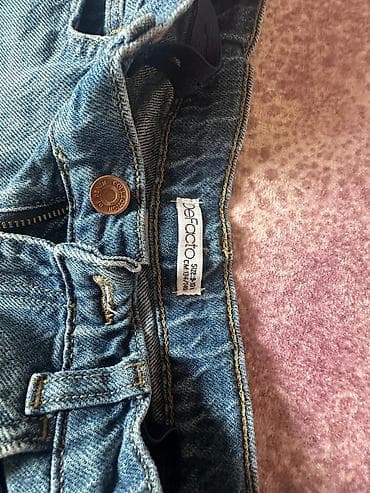 sort: Məhsul: Uşaq denim şortu Brend: DeFacto Ölçü: 10 (etiketdə: Size — 1