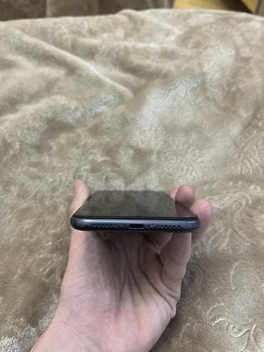 realme c 11: IPhone 11, 128 GB — 5