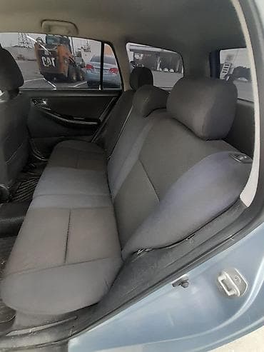 renault logan 2019: Toyota Corolla: 1.4 l | 2005 il Universal — 4