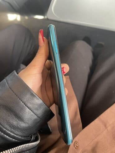 телефон fly bl9104: Mavi rəngli smartfon Xüsusiyyətlər: - Korpus: yanlarda mavi rəng — 1