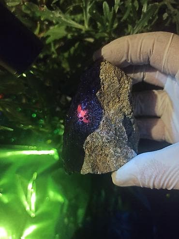 ceki daşlari: Kolleksiyacıların Diqqətinə! Ruby + Pyrite 😍💎 Nadir Təbii mineral — 1