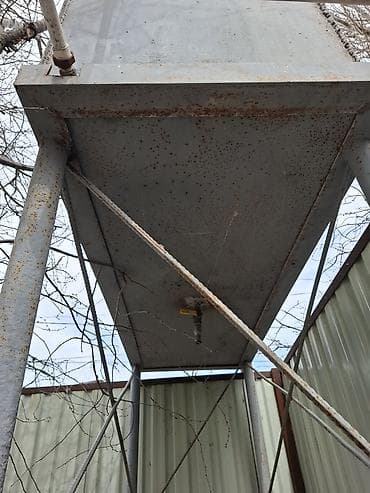 Metal su çəni və dayaqlı konstruksiya - Material: qalın divarlı metal