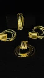 oğlan sepləri: Qadın bəzək dəstləri və aksesuarları 1) Qızıl rəngli zəncir üzərində — 2