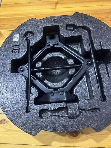disk teker satisi: Avtomobil krikosu və təkər açarı dəsti - Komplekt: qayçı tipli kriko — 1