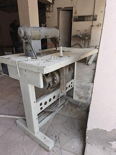 apple iphone 1: Tikiş maşını və metal masa-stend komplekti - Aşağıda pedallı stend və — 2